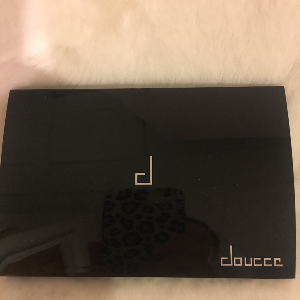 Doucee nude eyeshadow palette